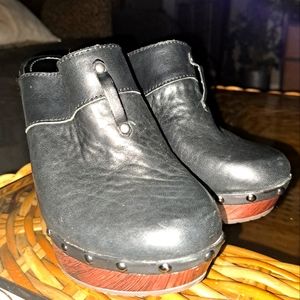 Ladies Gianni Bini heeled clogs